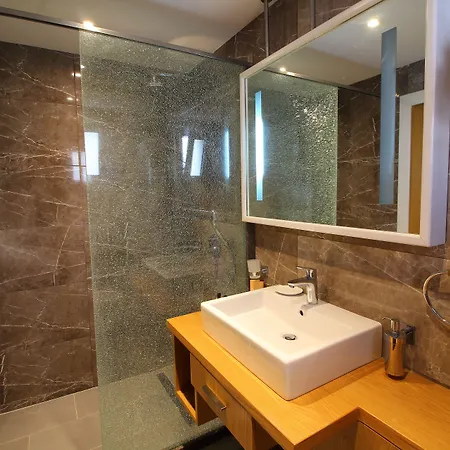The Losh Hotel 3*